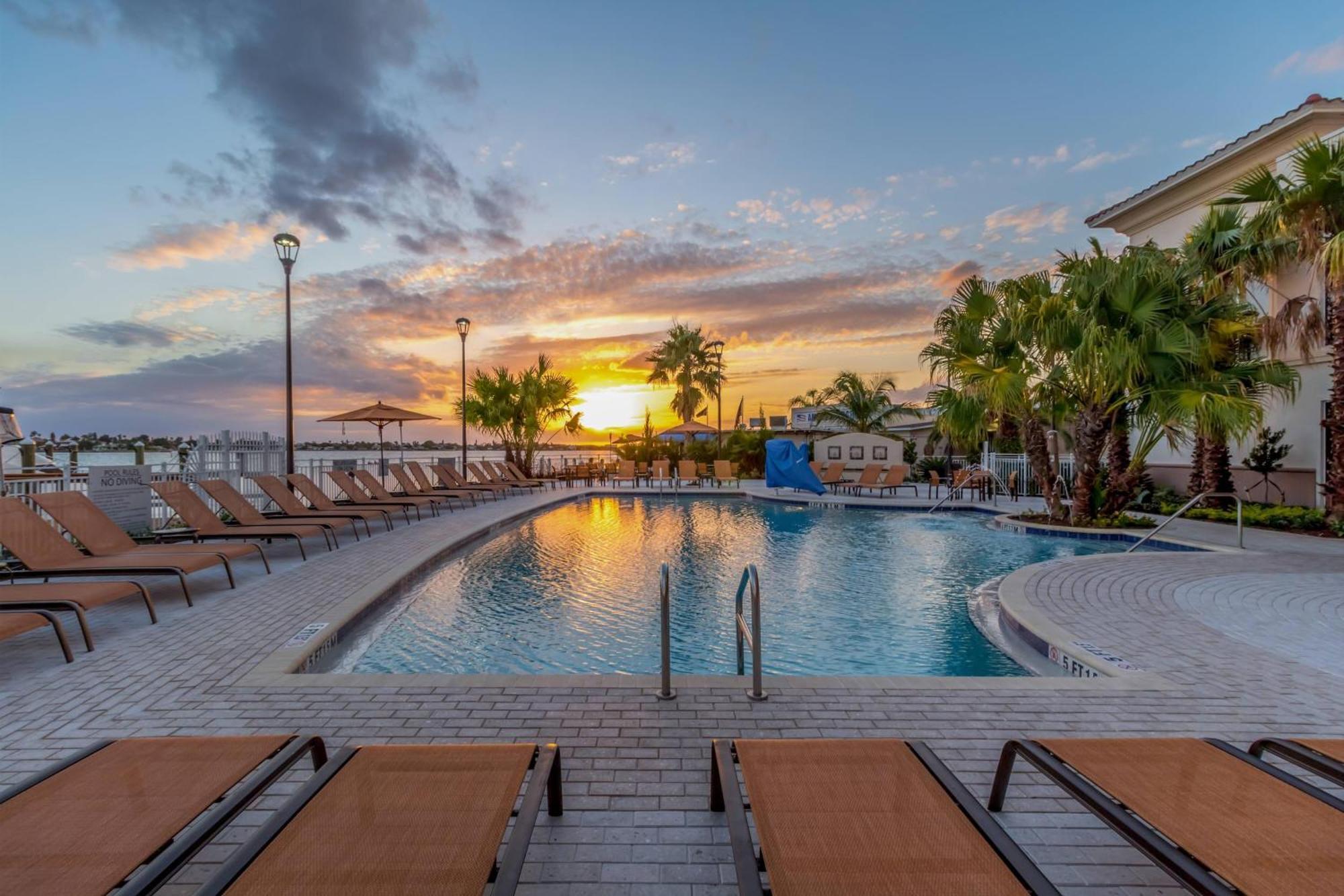 Hotel Courtyard By Marriott St. Petersburg Clearwater/Madeira Beach Exterior foto